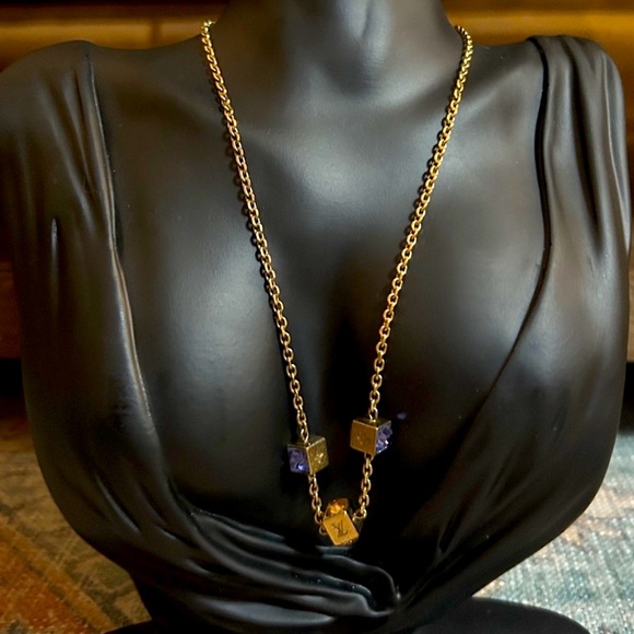 LOUIS VUITTON Collier Gamble Gold Tone Logo Necklace - Picture 4 of 15